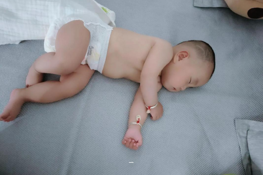 沅江怀孕肚子撑的难受